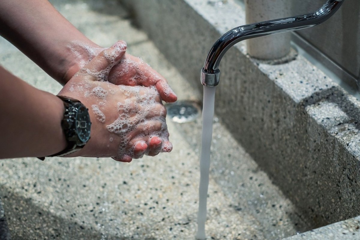 [Lavar as mãos diminui 40% de risco de contrair doenças além da Covid]