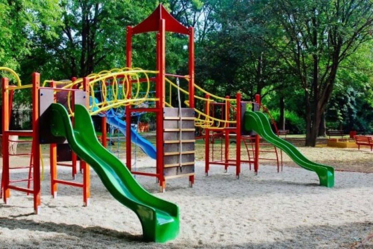 [CCJ da Câmara aprova projeto que determina limpeza em areia de parques infantis]